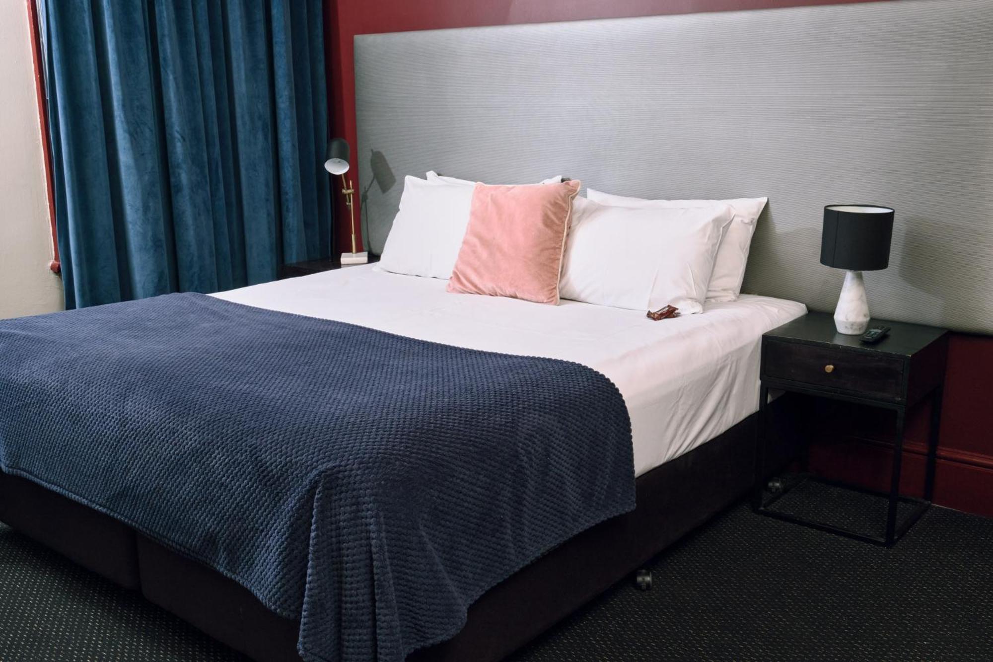 The Stirling Arms Hotel — Photos 1